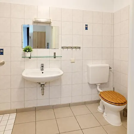 Nordquartier Helles Vierbettzimmer 109
